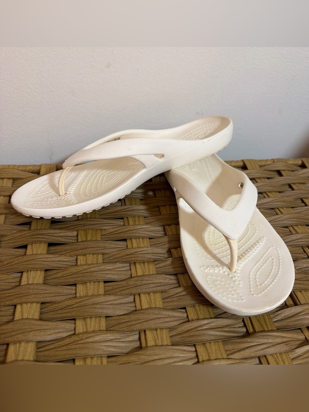 Crocs Kadee II Flip Iconic Comfort Women’s White Flip Flops Sandals Thong Size 7